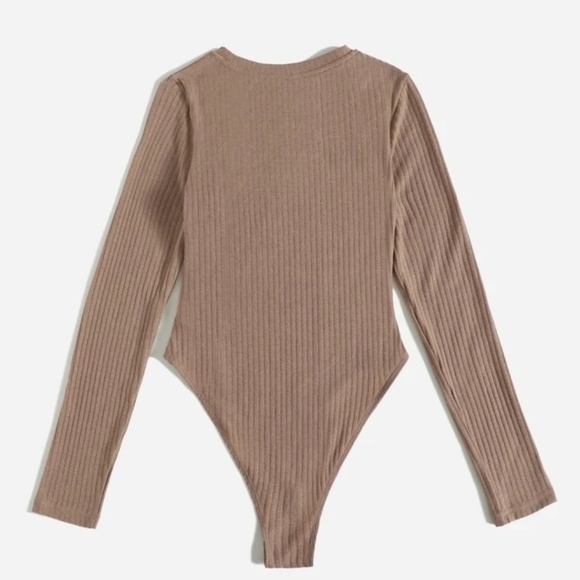 Longsleeve taupe bodysuit snap closure size medium - Picture 2 of 4